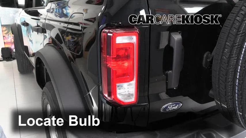 2025 Ford Bronco 2.3L 4 Cyl. Turbo Éclairage Feux de position arrière (remplacer ampoule)